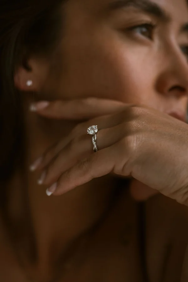 Round Solitaire Twist Band Moissanite Ring