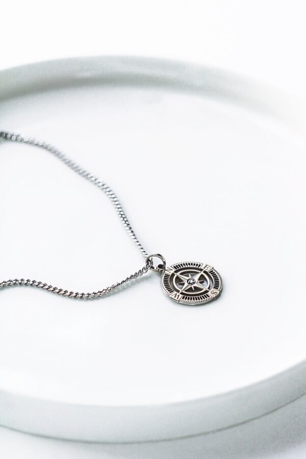 mens-compass-necklace-with-diamond