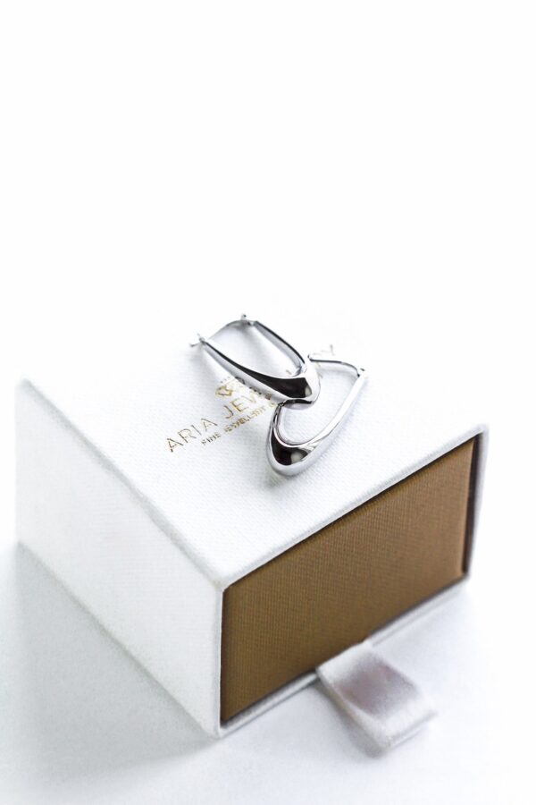 white-gold-graduated-oval-earrings
